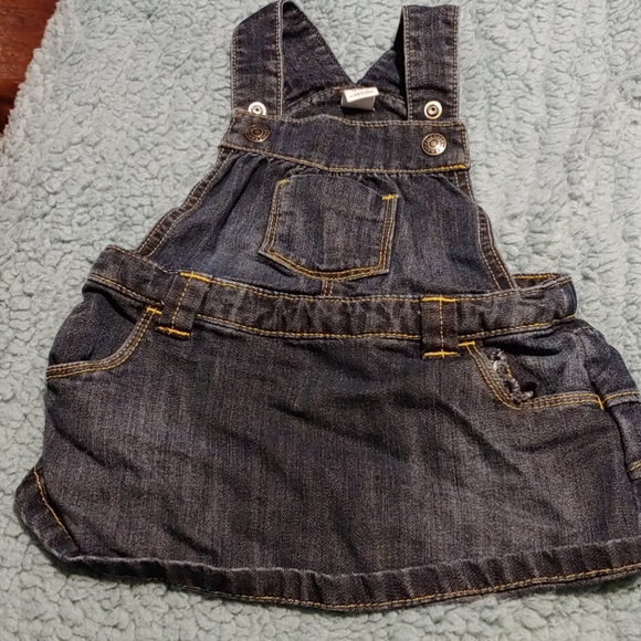 2 dresses - Picture 3 of 4